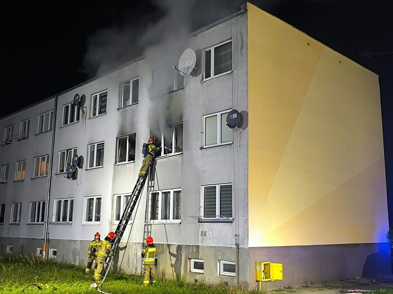 Nocny pożar w bloku przy ul. Asnyka. Ewakuowano mieszkańców